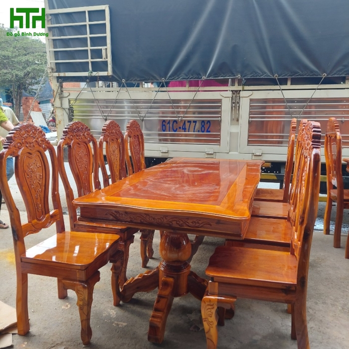 BỘ BÀN ĂN 8 GHẾ TRÀM BÔNG VÀNG TỰA LỚN 