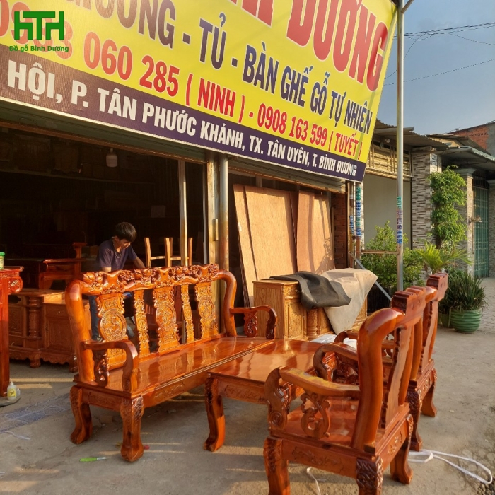 BÀN GHẾ TRÀM BÔNG VÀNG CỘT 10