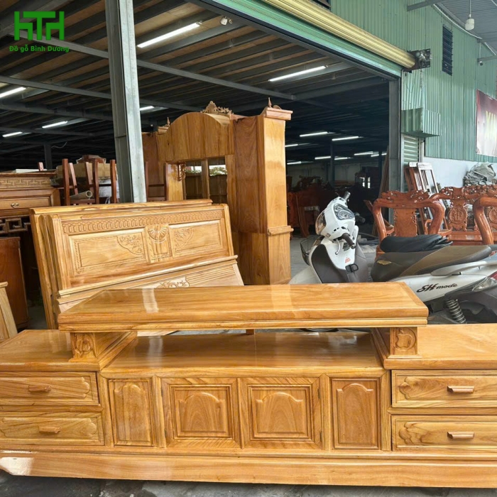 KỆ TI VI GỖ GÕ ĐỎ MẪU NHÔ TRƠN 2M 
