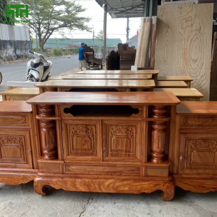 KỆ TI VI GỖ GÕ ĐỎ MẪU CỘT NHO 2M 