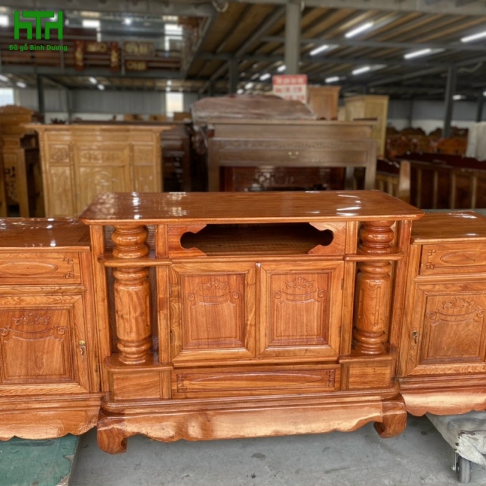 KỆ TI VI GỖ GÕ ĐỎ MẪU CỘT NHO 2M 