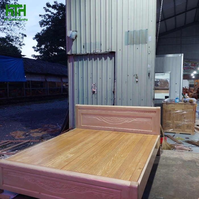 GIƯỜNG SỒI MÀU TỰ NHIÊN DÁT PHẢN 1M6 